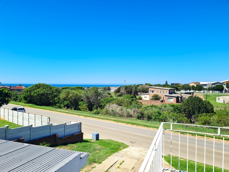 5 Bedroom Property for Sale in C Place Eastern Cape